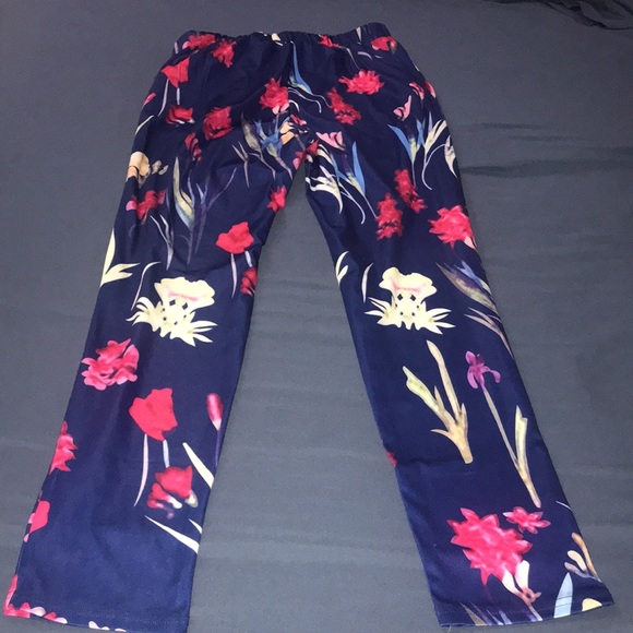 2pc Floral Pants and Crop Top size XL - Picture 6 of 6